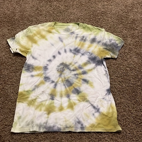 eight women’s shirts - Picture 9 of 9